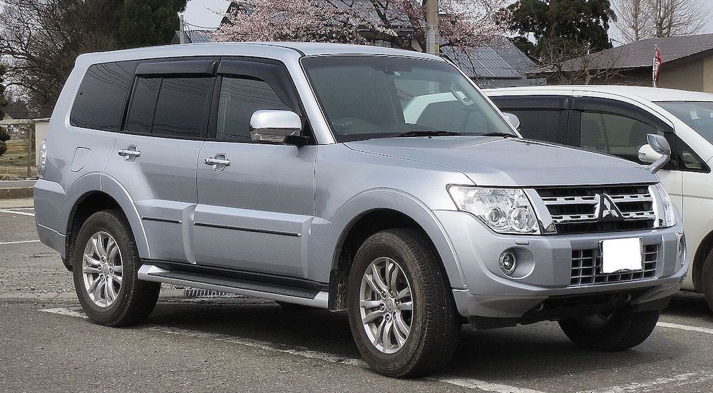 1200px-Mitsubishi_V98_Pajero_Long_Body_Super_Exceed_3200_DI-D-1