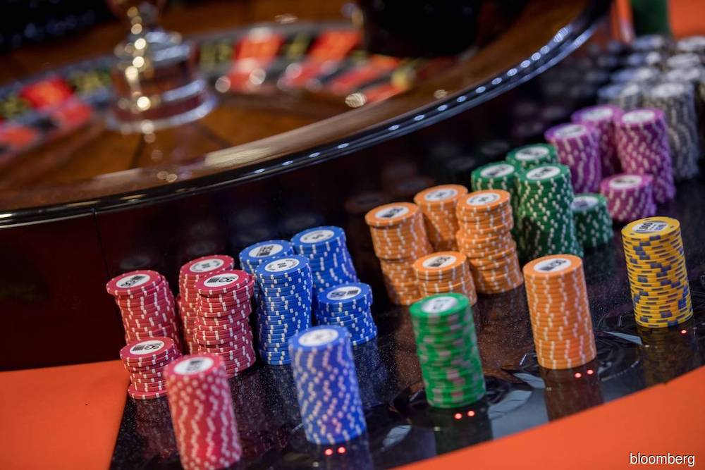 367196611-casino-pix-closeup-chips-gambling-table-Tues12012021_20220914193216_bloomberg