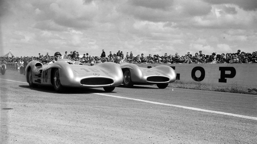 Juan-Manuel-Fangio-Mercedes-W196-alongside-Karl-Kling-Mercedes-W196-during-the-French-GP-at-Reims-Gueux-on-July-04-1954-in-Reims-Gueux-France