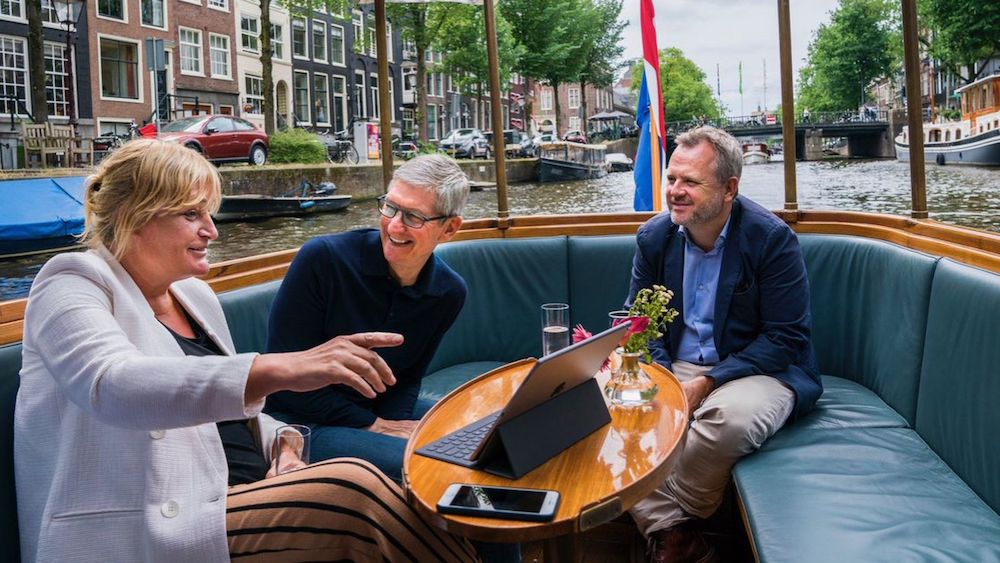 tim-cook-amsterdam